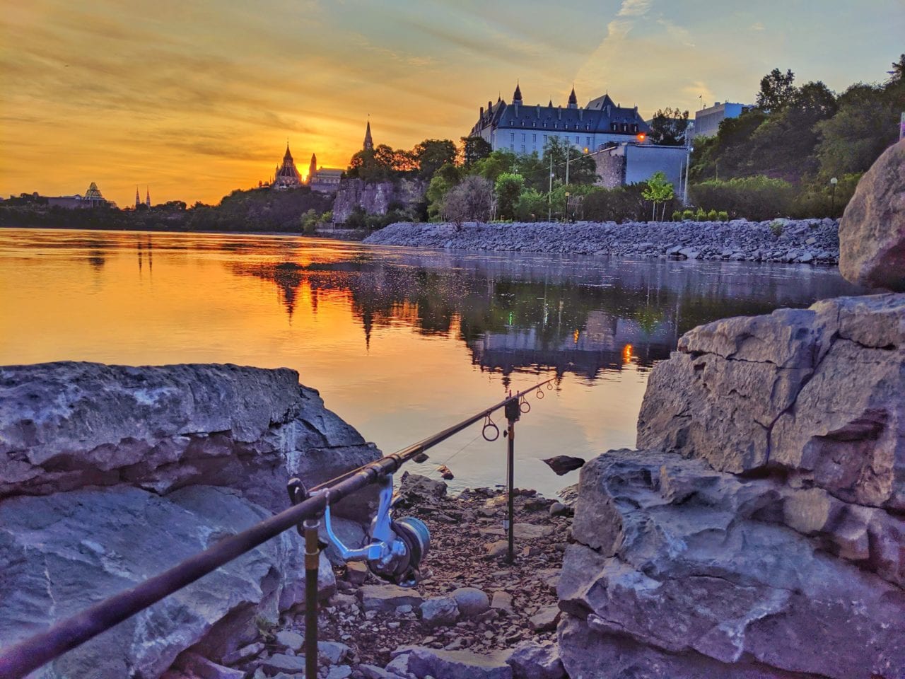Sunrise while urban carp fishing on Rideau